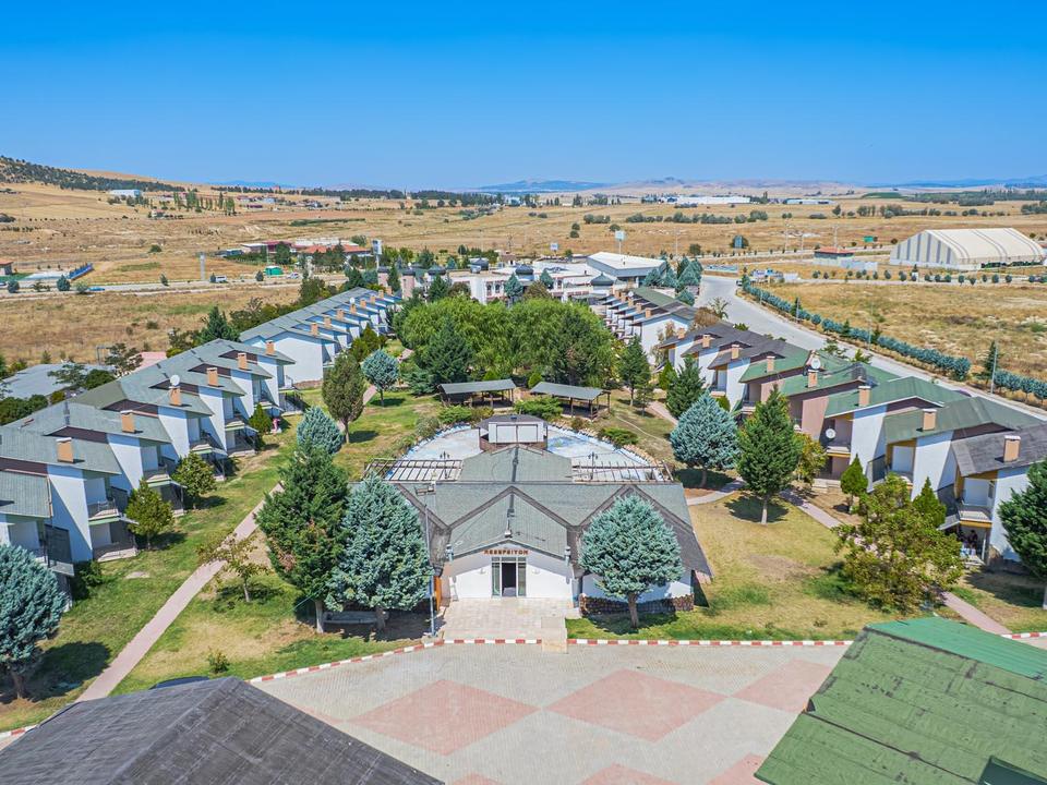 Aydın Palace Termal tatil köyünün havadan görünümü